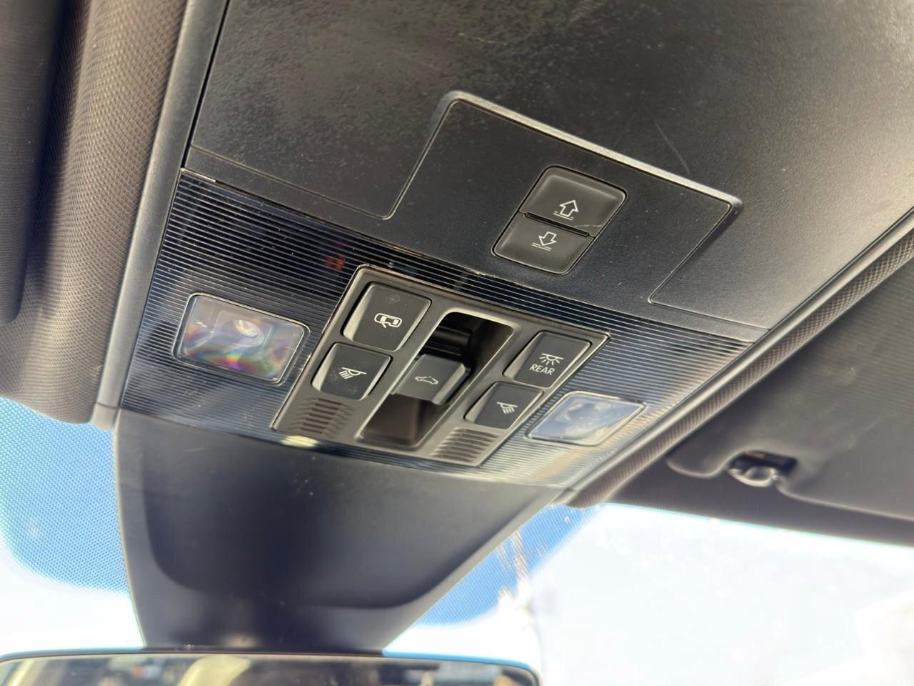 2021 Volkswagen Tiguan HighlineONE-OWNER, ACCIDENT-FREE, R-LINE, HTD LEAT Photo