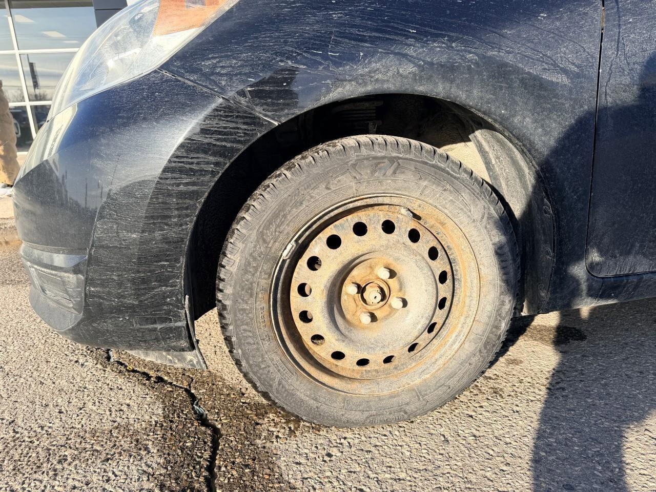 2017 Nissan Versa Note SHATCHBACK, S, 1.6L 16 4-CYLINDER, AUTOMATIC, CLOT Photo