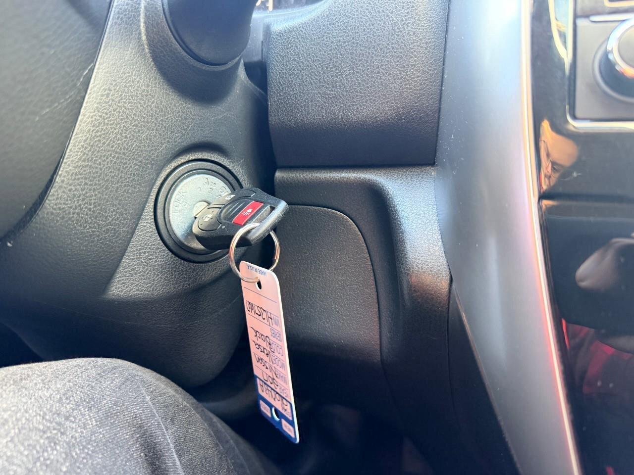 2017 Nissan Versa Note SHATCHBACK, S, 1.6L 16 4-CYLINDER, AUTOMATIC, CLOT Photo