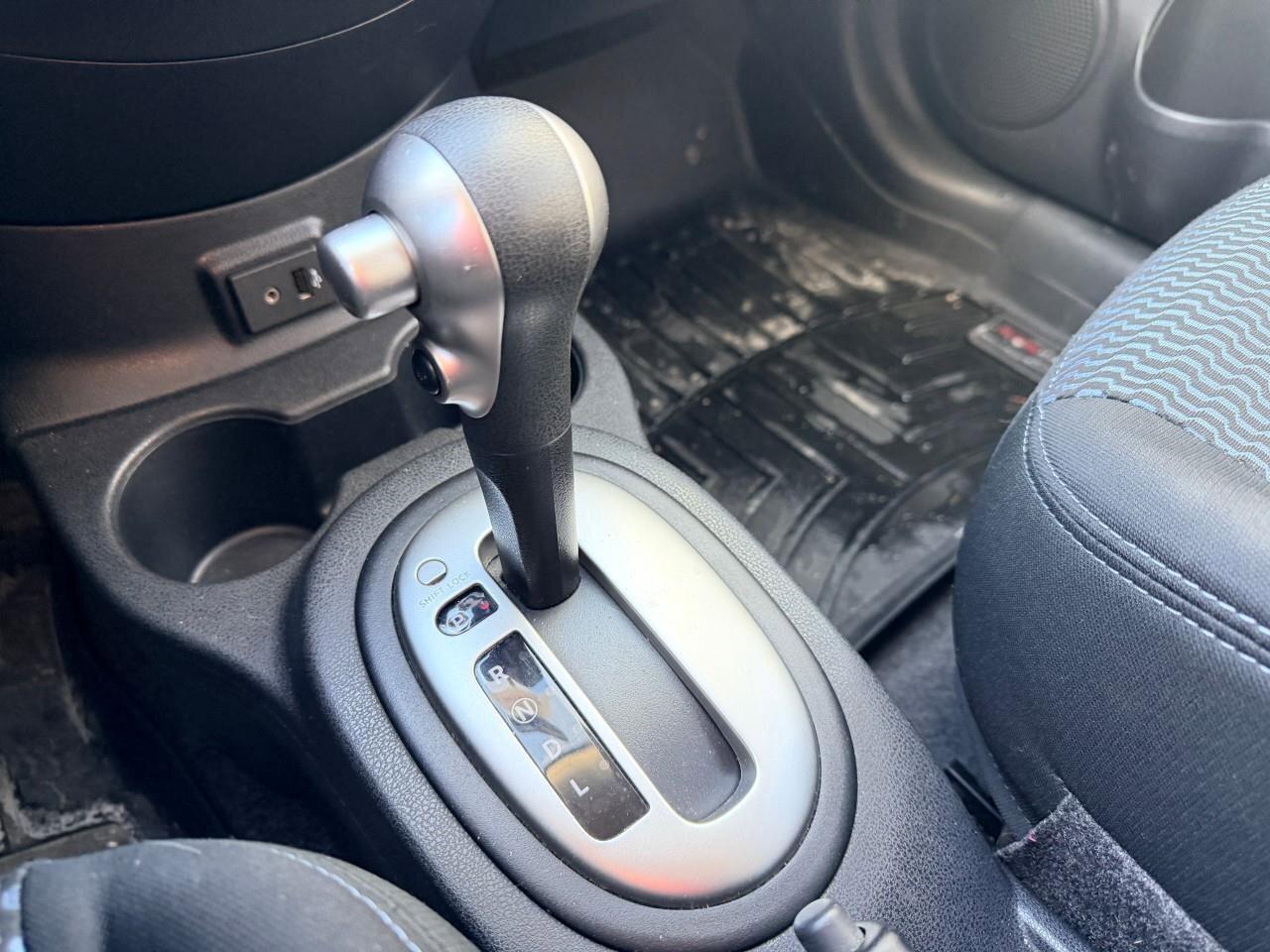 2017 Nissan Versa Note SHATCHBACK, S, 1.6L 16 4-CYLINDER, AUTOMATIC, CLOT Photo