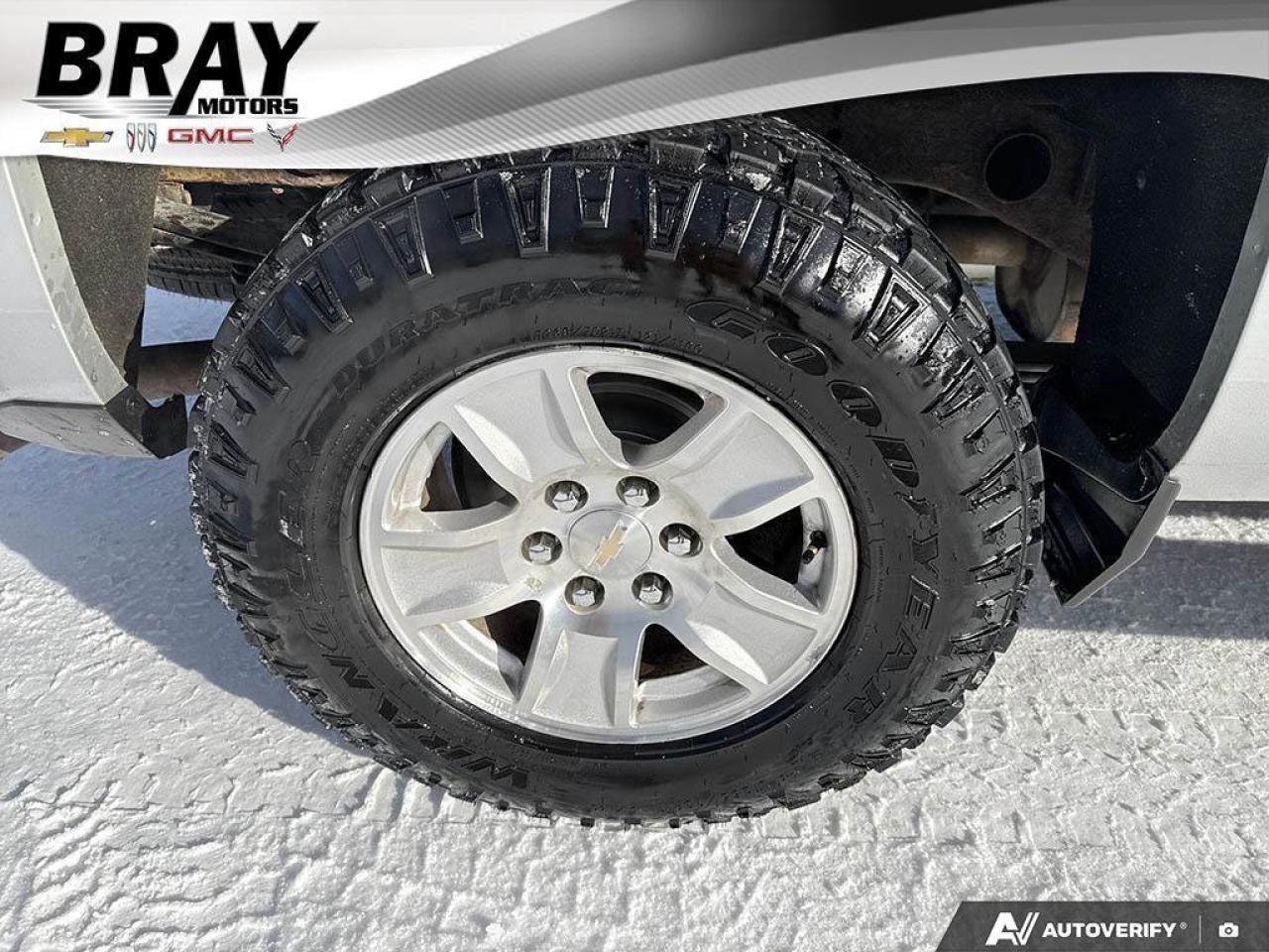 2017 Chevrolet Silverado 1500 LT   TONNEAU COVER, RUNNING BOARDS, CERTIFIED. Photo