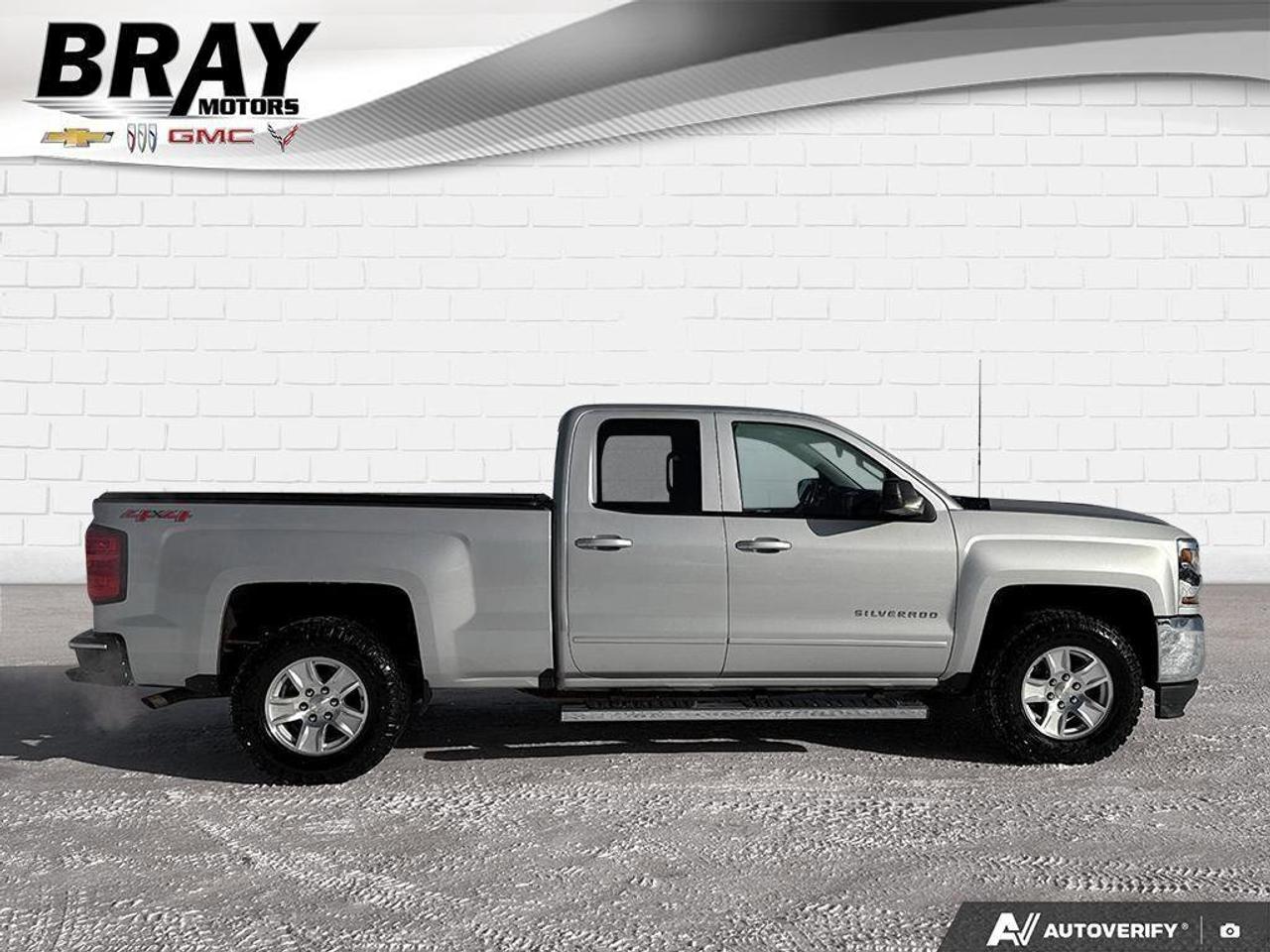 2017 Chevrolet Silverado 1500 LT   TONNEAU COVER, RUNNING BOARDS, CERTIFIED. Photo