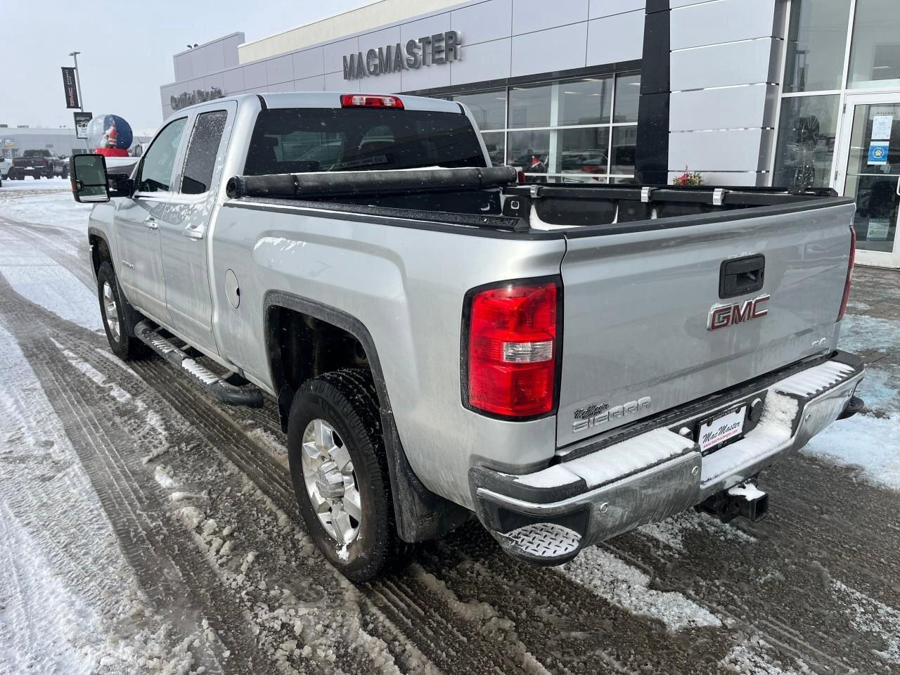 2017 GMC SIERRA 2500HD 4WD Double Cab 144.2  SLE Photo