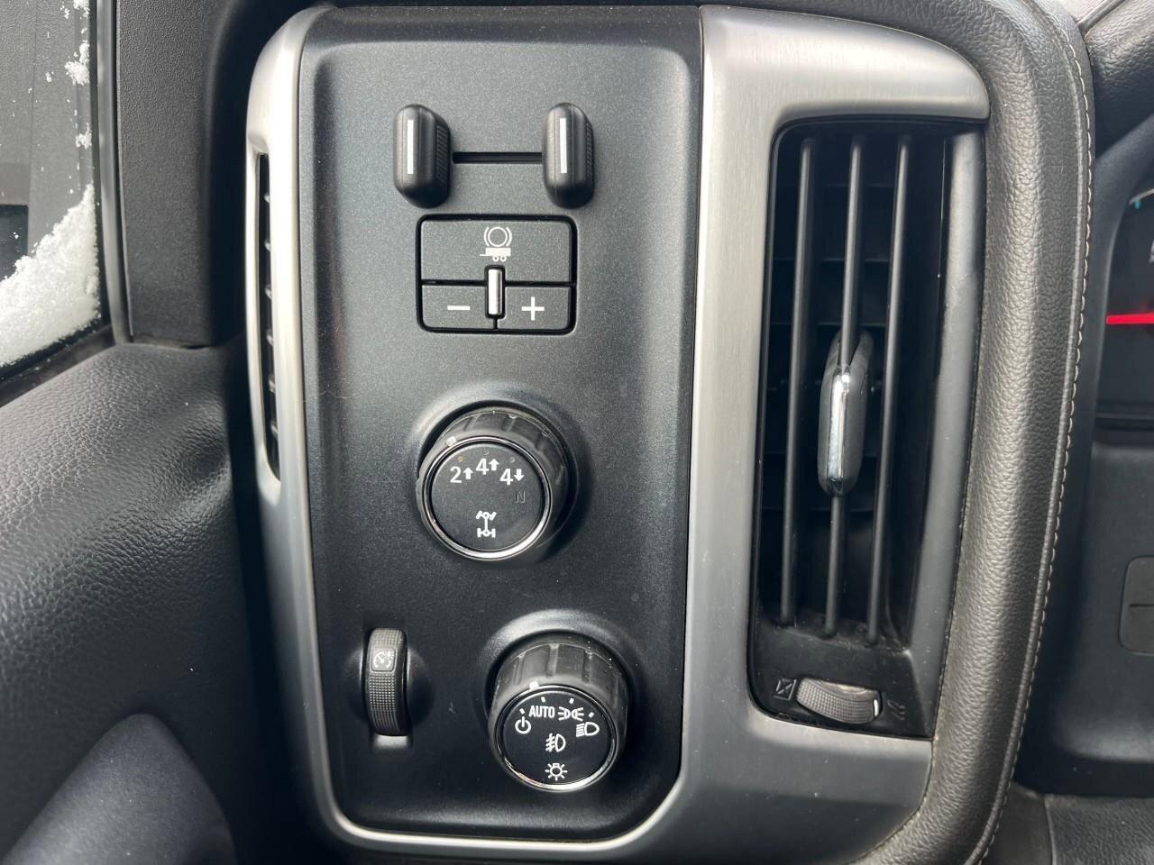 2017 GMC SIERRA 2500HD 4WD Double Cab 144.2  SLE Photo