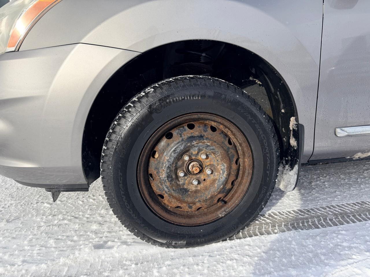 2012 Nissan Rogue FWD 4dr SV Photo