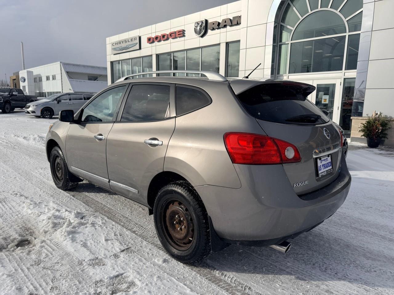 2012 Nissan Rogue FWD 4dr SV Photo3