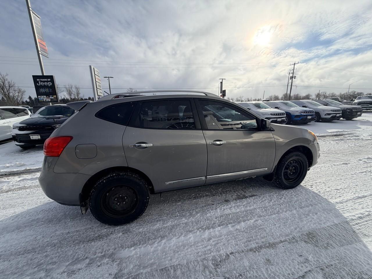 2012 Nissan Rogue FWD 4dr SV Photo