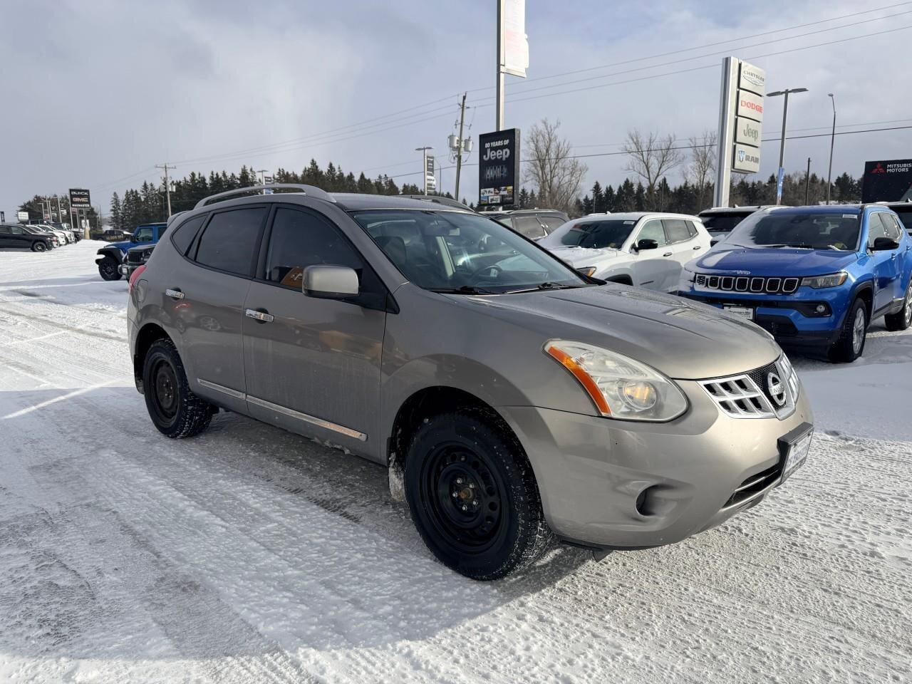 2012 Nissan Rogue FWD 4dr SV Photo