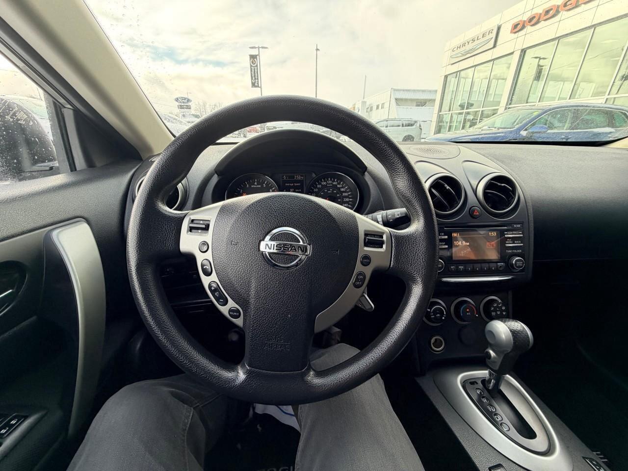 2012 Nissan Rogue FWD 4dr SV Photo