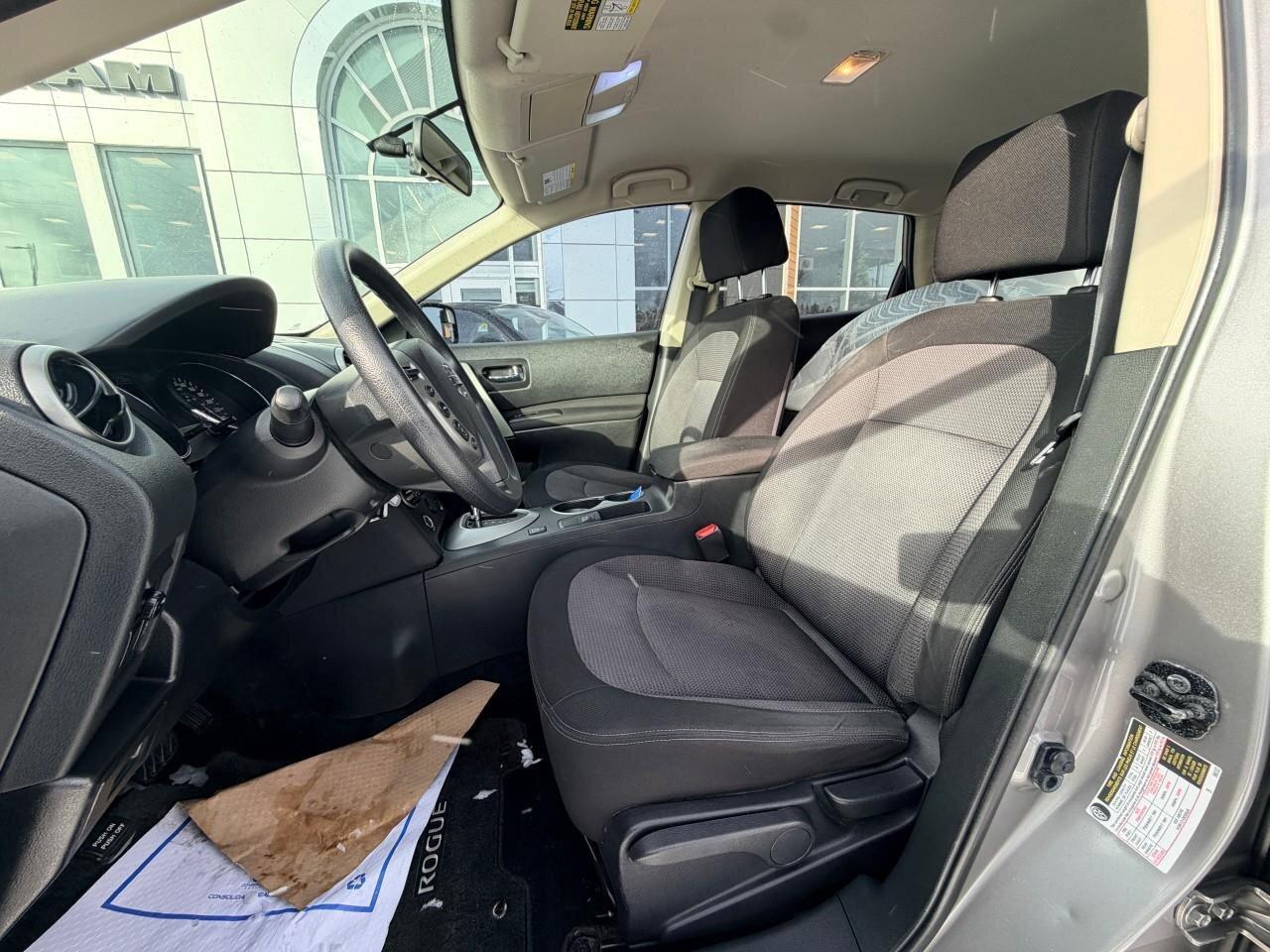 2012 Nissan Rogue FWD 4dr SV Photo