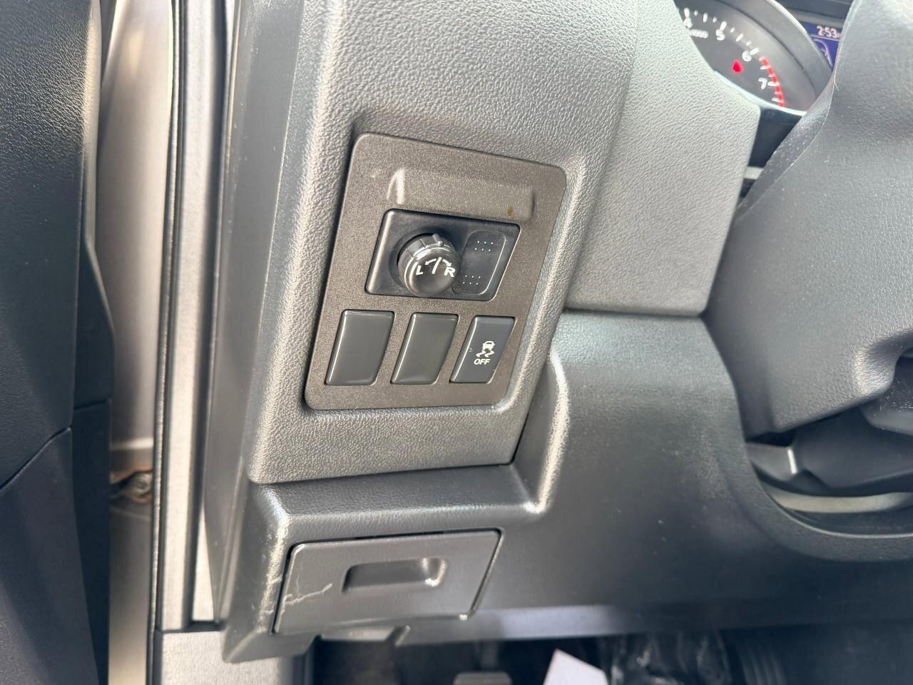 2012 Nissan Rogue FWD 4dr SV Photo