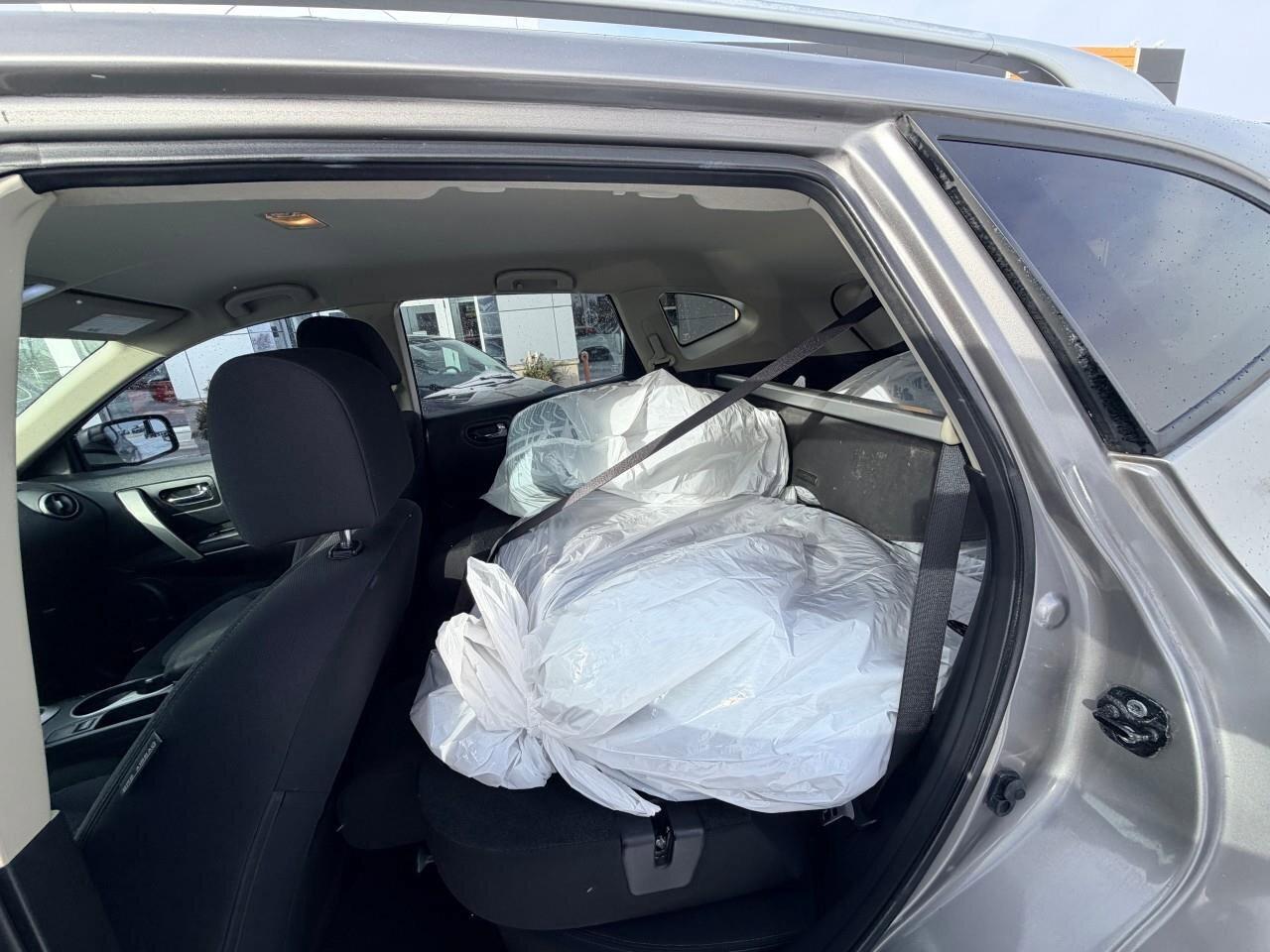 2012 Nissan Rogue FWD 4dr SV Photo