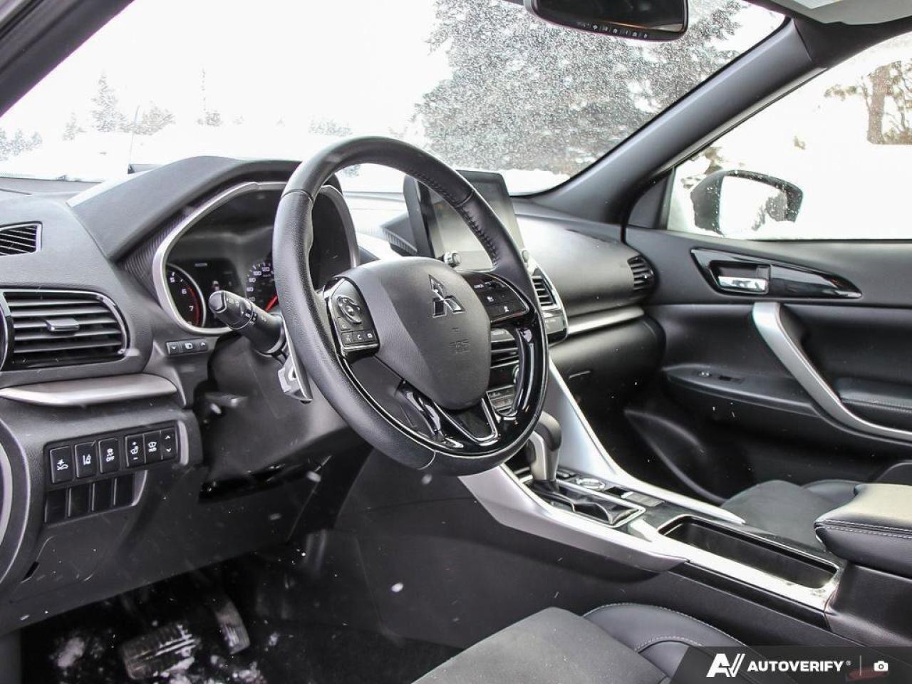 2023 Mitsubishi Eclipse Cross SEACCIDENT-FREE, AWD, HTD SEATS, HTD WHEEL, CARPLA Photo