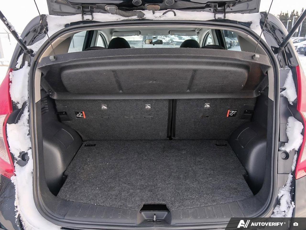 2017 Nissan Versa Note SHATCHBACK, S, 1.6L 16 4-CYLINDER, AUTOMATIC, CLOT Photo