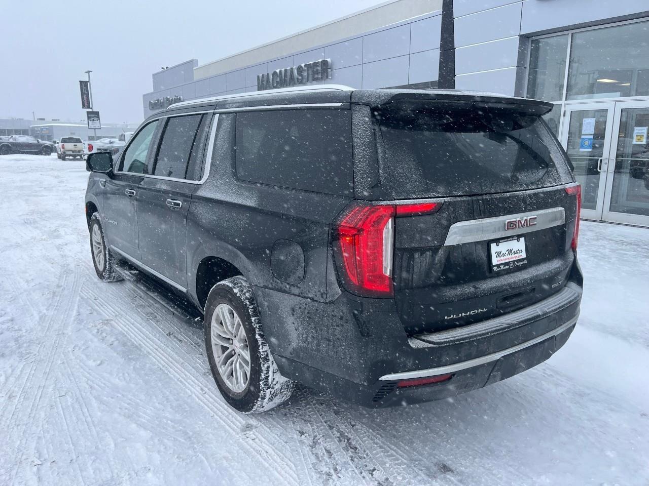 2023 GMC Yukon XL 4WD 4dr SLT Photo3