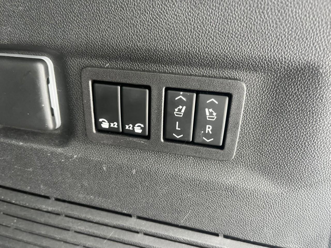 2023 GMC Yukon XL 4WD 4dr SLT Photo