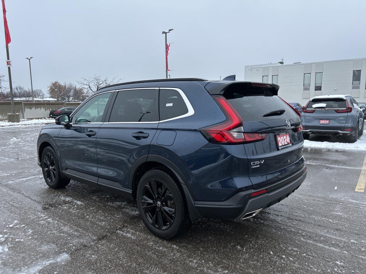 2024 Honda CR-V Hybrid Touring Leather  Navigation  Sunroof  CarPlay Photo3