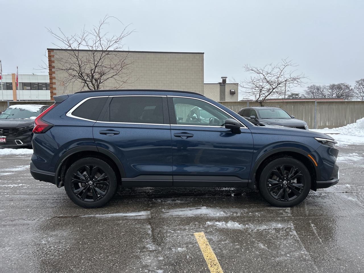 2024 Honda CR-V Hybrid Touring Leather  Navigation  Sunroof  CarPlay Photo