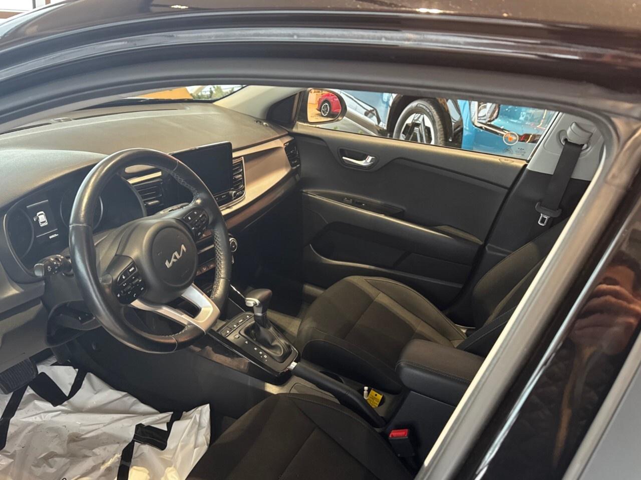 2023 Kia Rio 5-door EX Premium IVT Photo