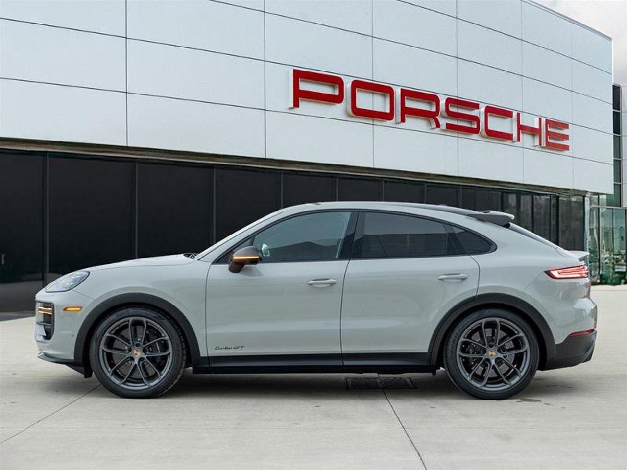 2025 Porsche Cayenne Turbo GT Photo2