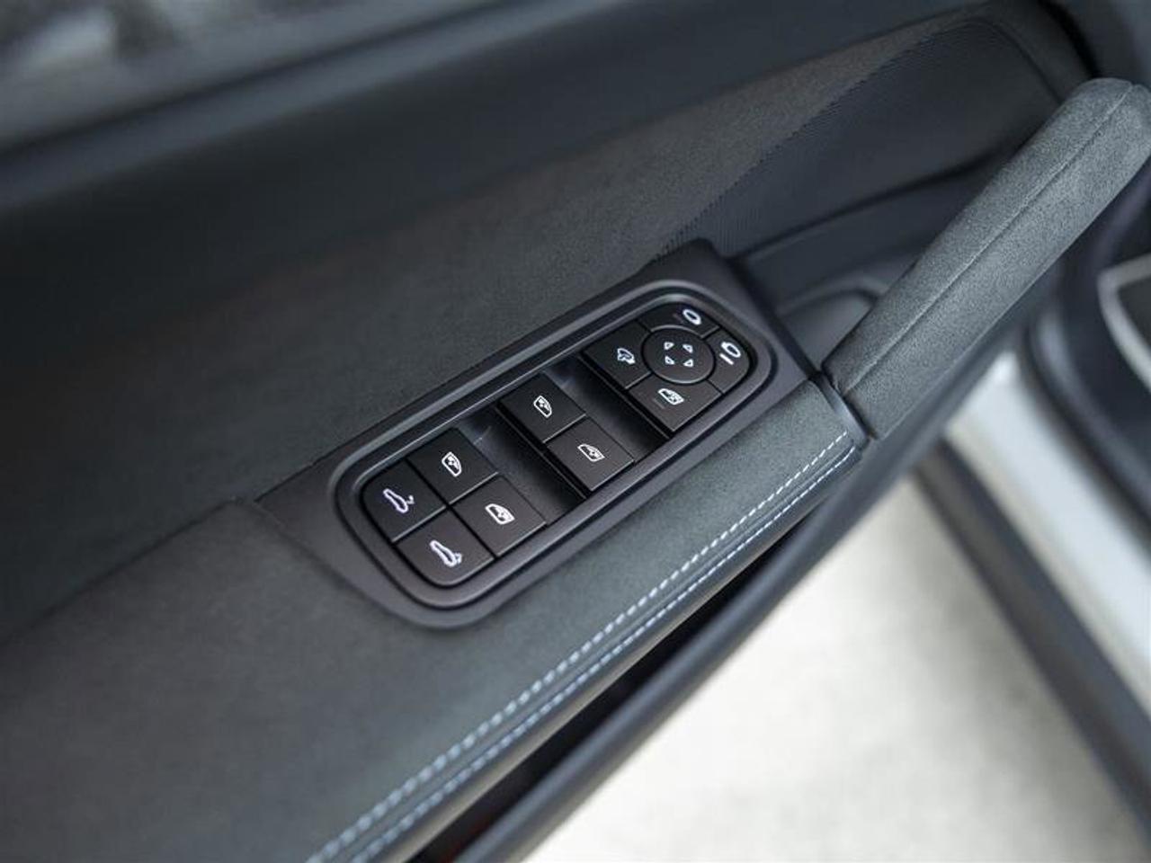 2025 Porsche Cayenne Turbo GT Photo