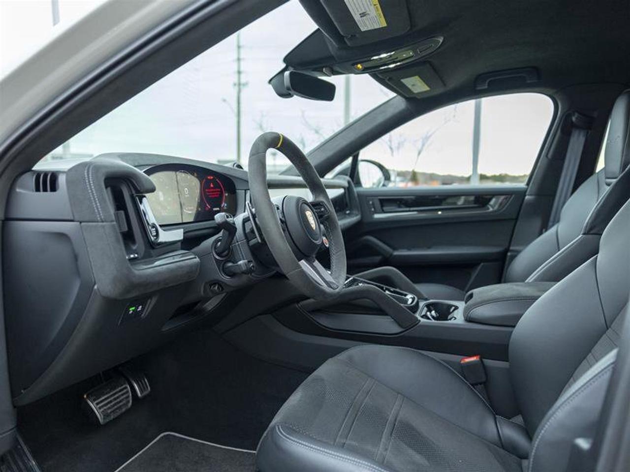 2025 Porsche Cayenne Turbo GT Photo