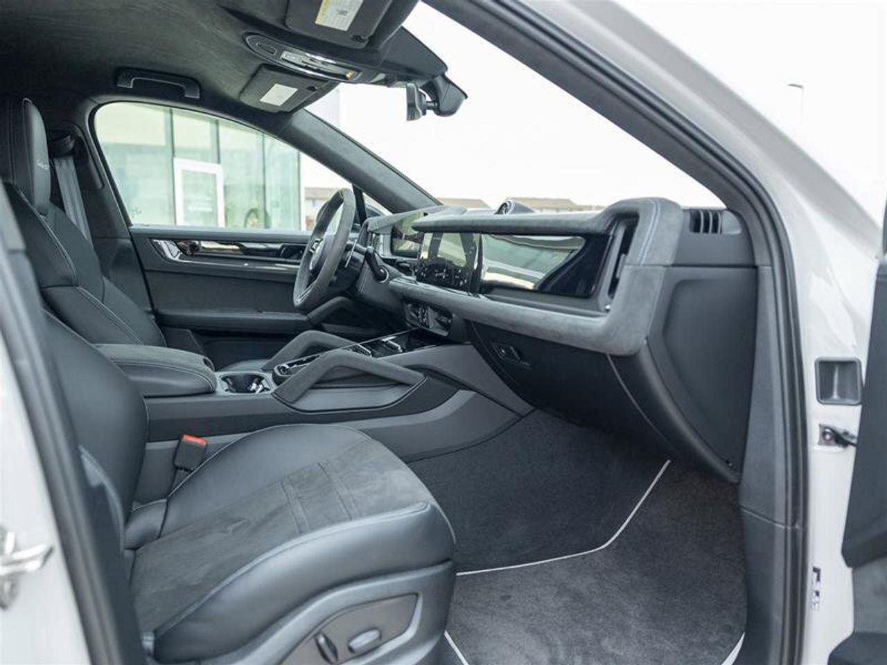 2025 Porsche Cayenne Turbo GT Photo