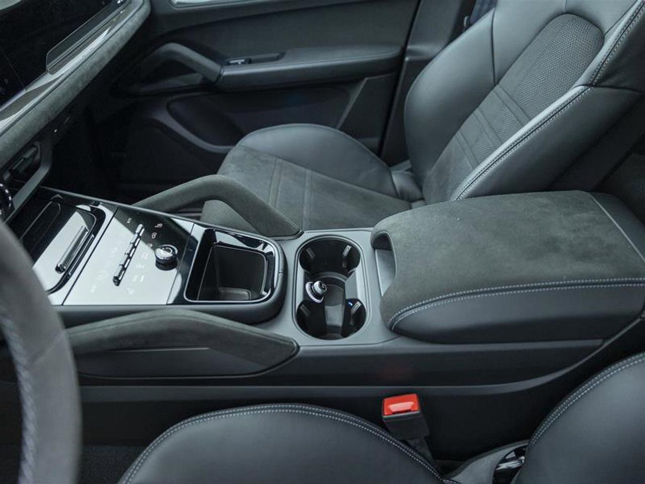 2025 Porsche Cayenne Turbo GT Photo