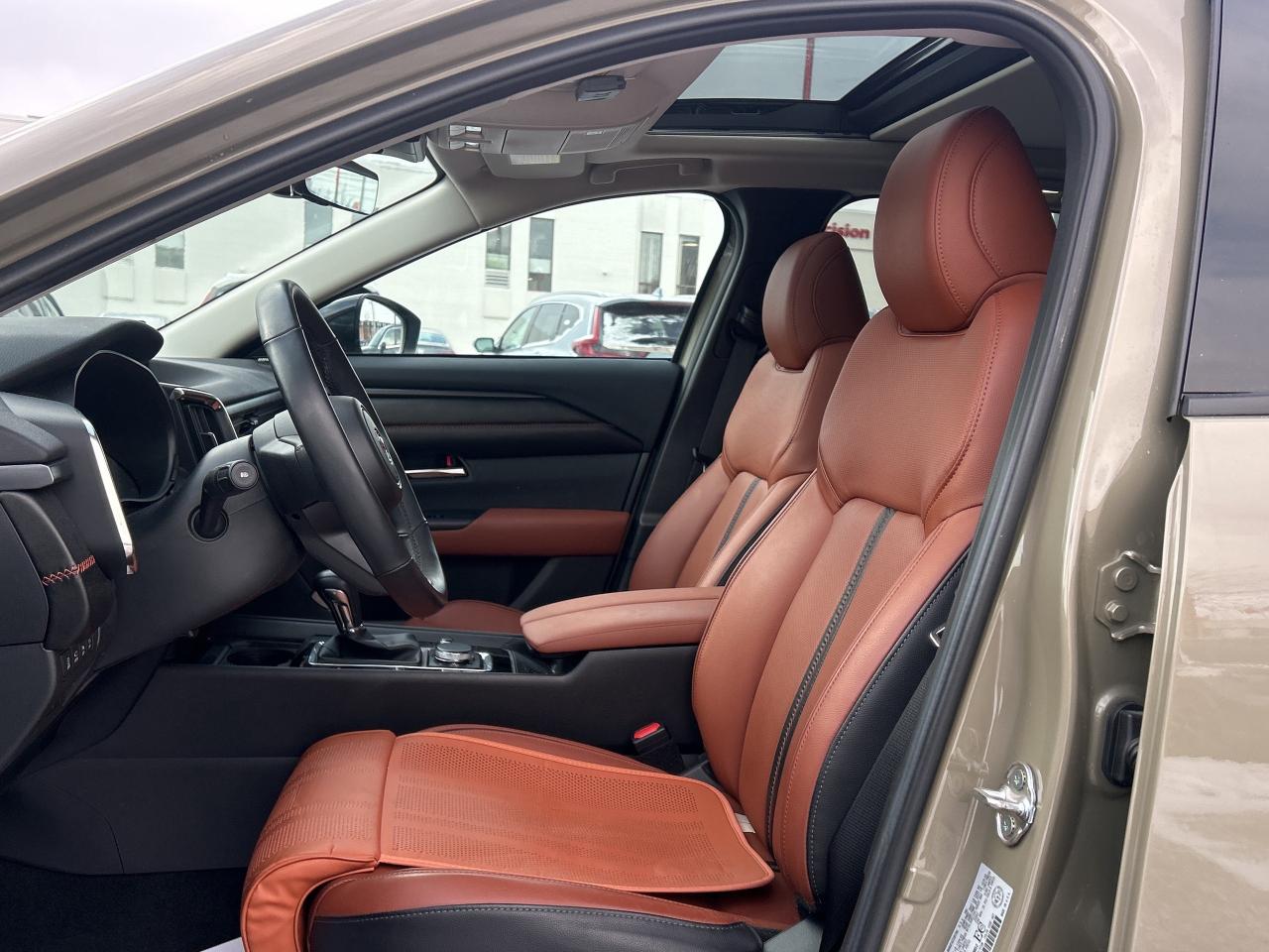 2025 Mazda CX-50 GT Leather  Navigation  Pano Roof H.Seats Photo