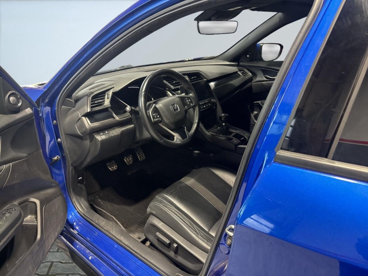 2021 Honda Civic Hatchback Sport Touring Manual/NAVI/Leather/Sunroof/Blind Sp Photo