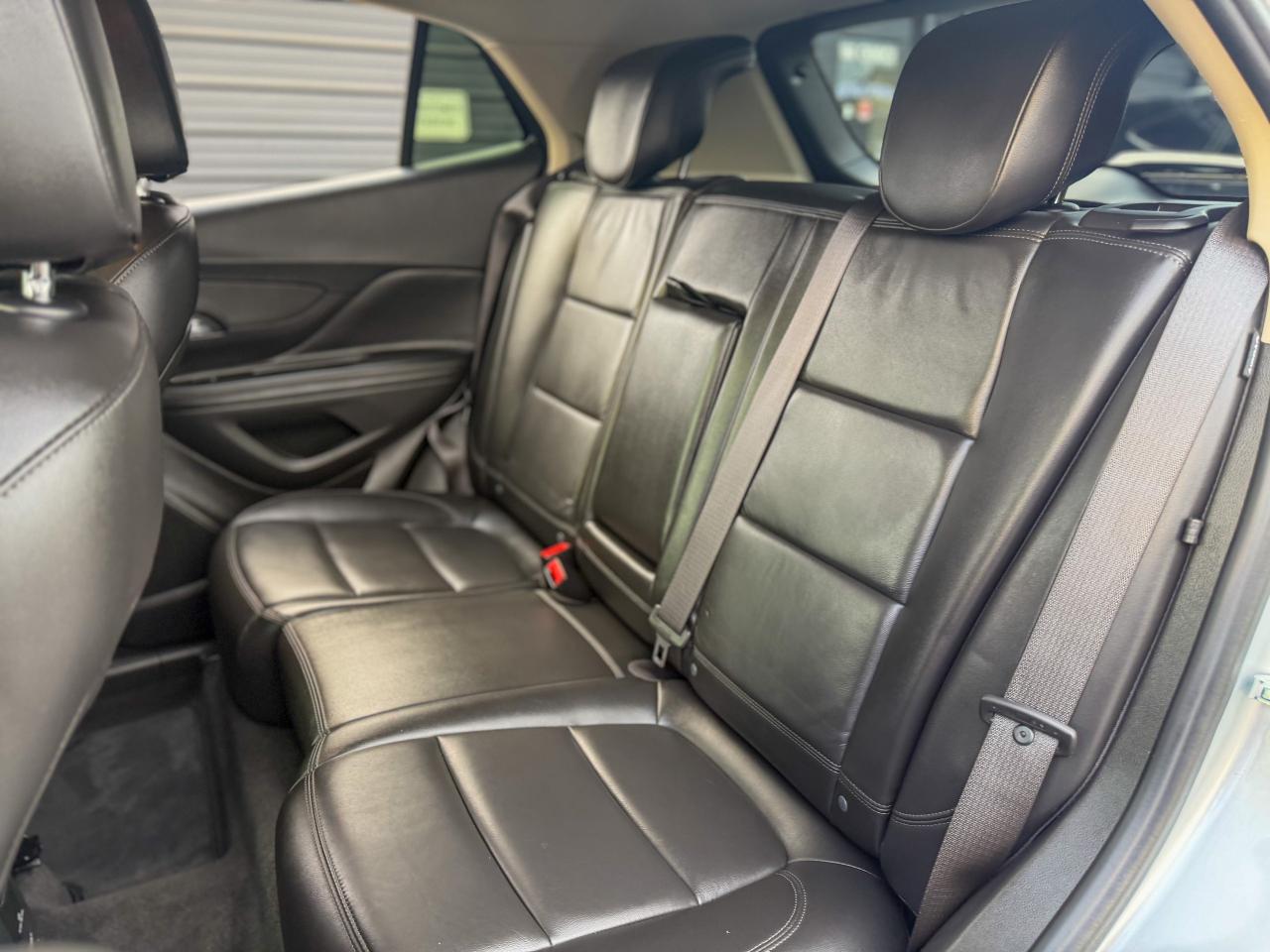 2017 Buick Encore Essence/AWD/LOW KM/BSM/REMOTE/NAVI/CAMERA/LEATHER Photo