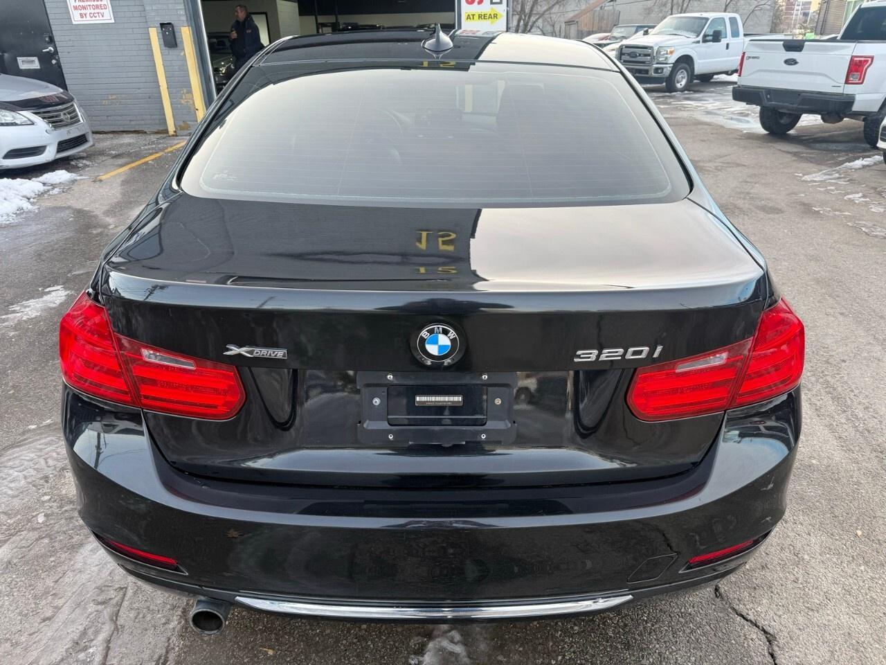 2015 BMW 3 Series 4dr Sdn 320i xDrive AWD 2015 BMW 320 X Dr. low kil Photo