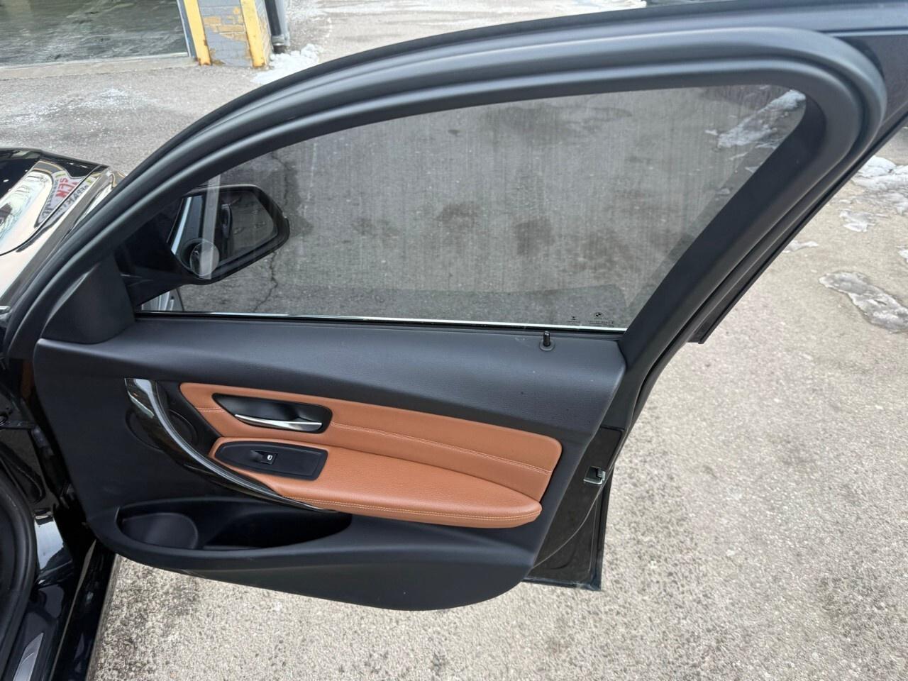 2015 BMW 3 Series 4dr Sdn 320i xDrive AWD 2015 BMW 320 X Dr. low kil Photo