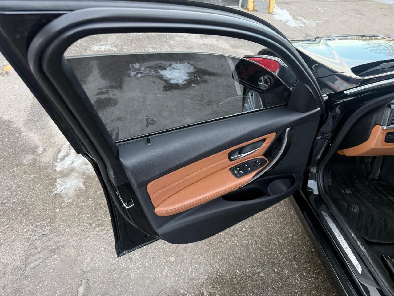 2015 BMW 3 Series 4dr Sdn 320i xDrive AWD 2015 BMW 320 X Dr. low kil Photo