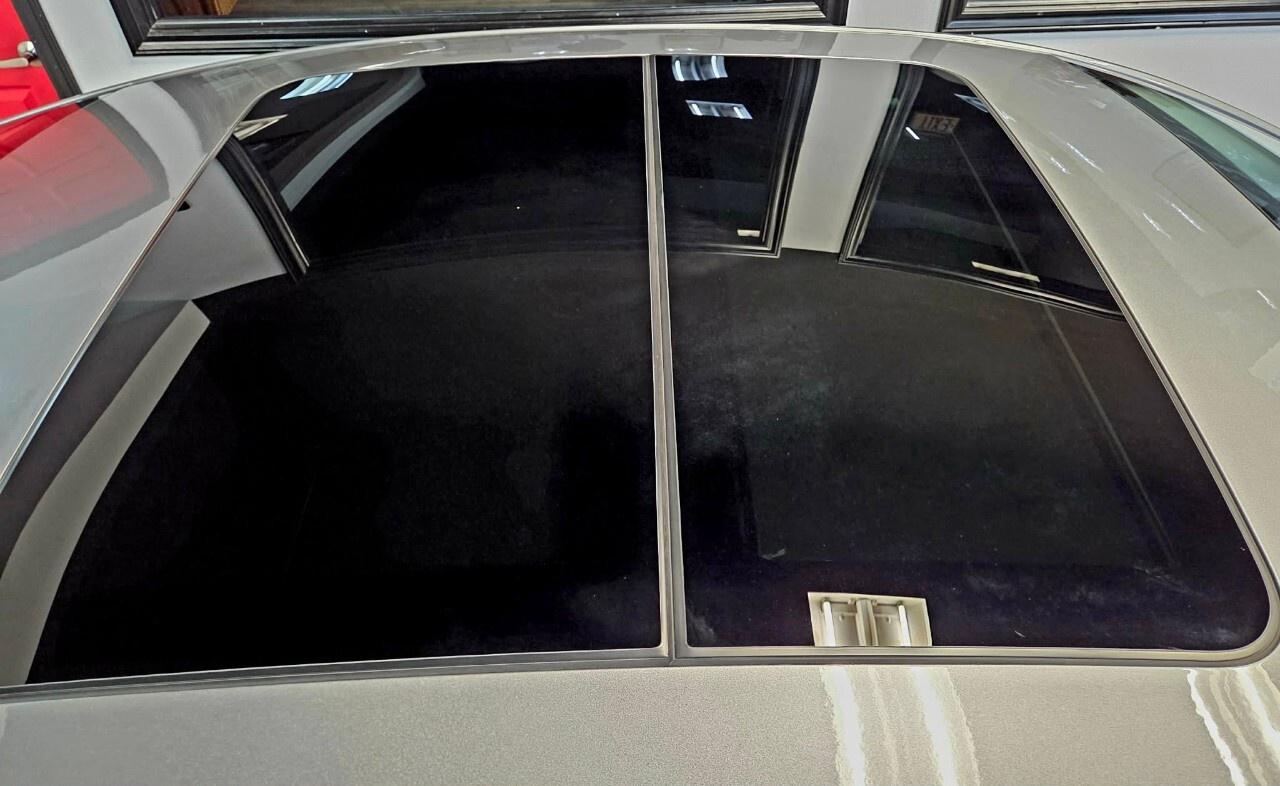 2016 Chrysler 200 4dr Sdn C FWD Leather Loaded/Backup Camera/Sunroof Photo