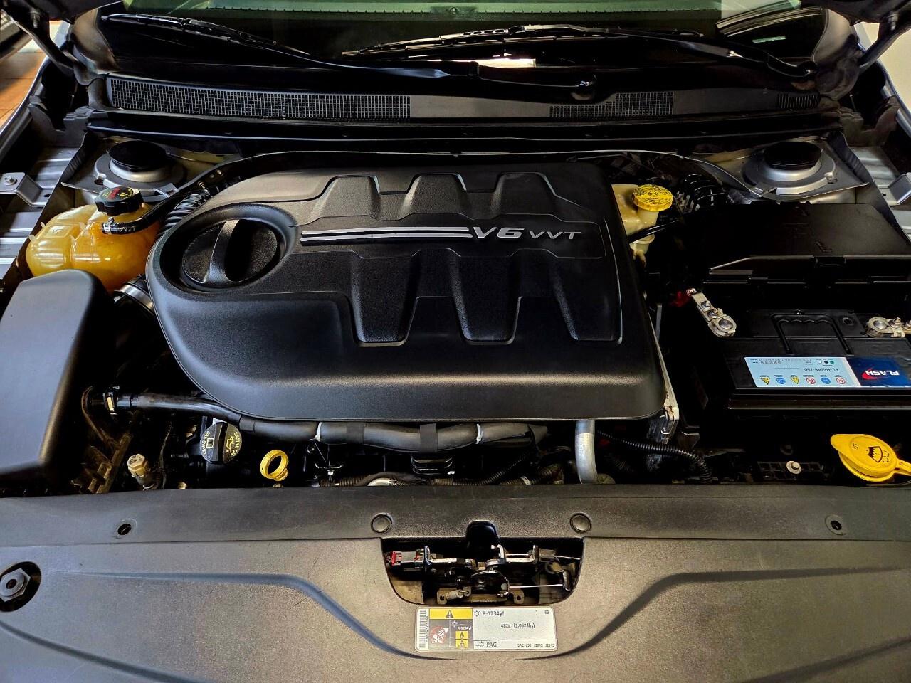 2016 Chrysler 200 4dr Sdn C FWD Leather Loaded/Backup Camera/Sunroof Photo