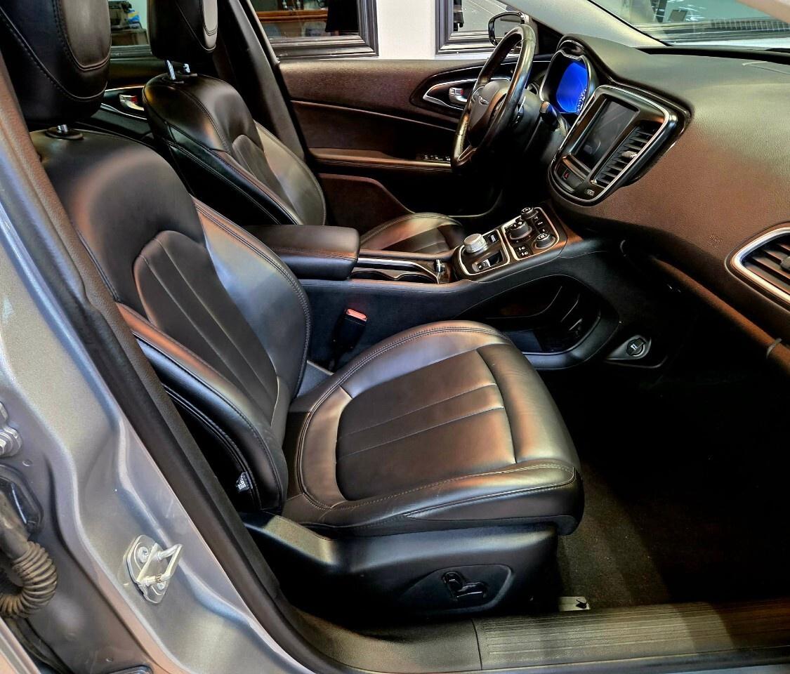 2016 Chrysler 200 4dr Sdn C FWD Leather Loaded/Backup Camera/Sunroof Photo