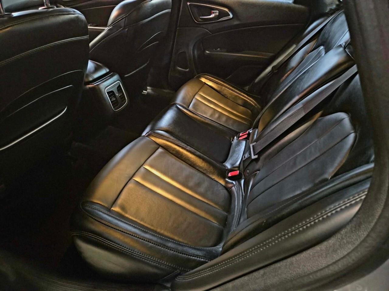 2016 Chrysler 200 4dr Sdn C FWD Leather Loaded/Backup Camera/Sunroof Photo