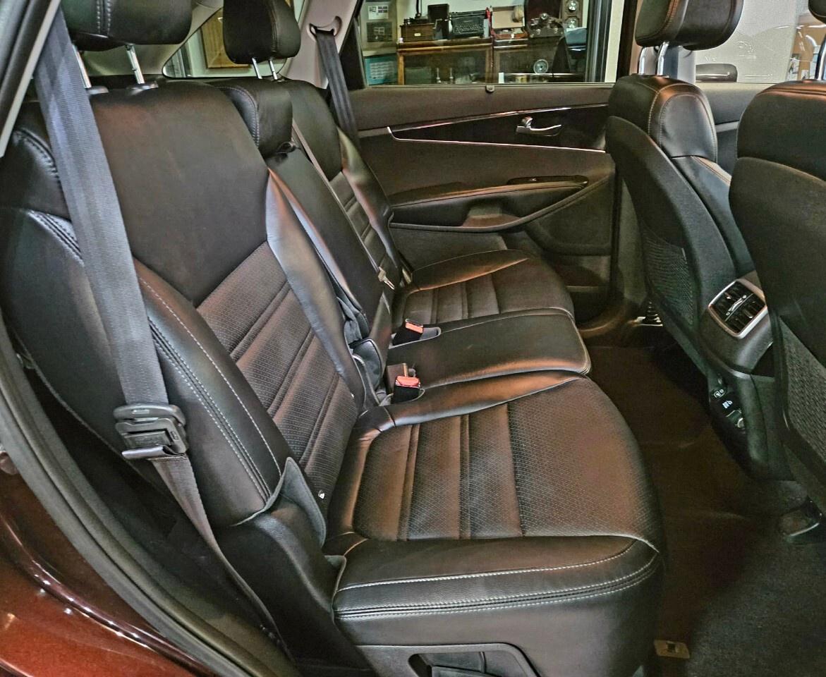 2016 Kia Sorento AWD 4dr 3.3L EX 7-Seater Great Services/All Wheel Photo