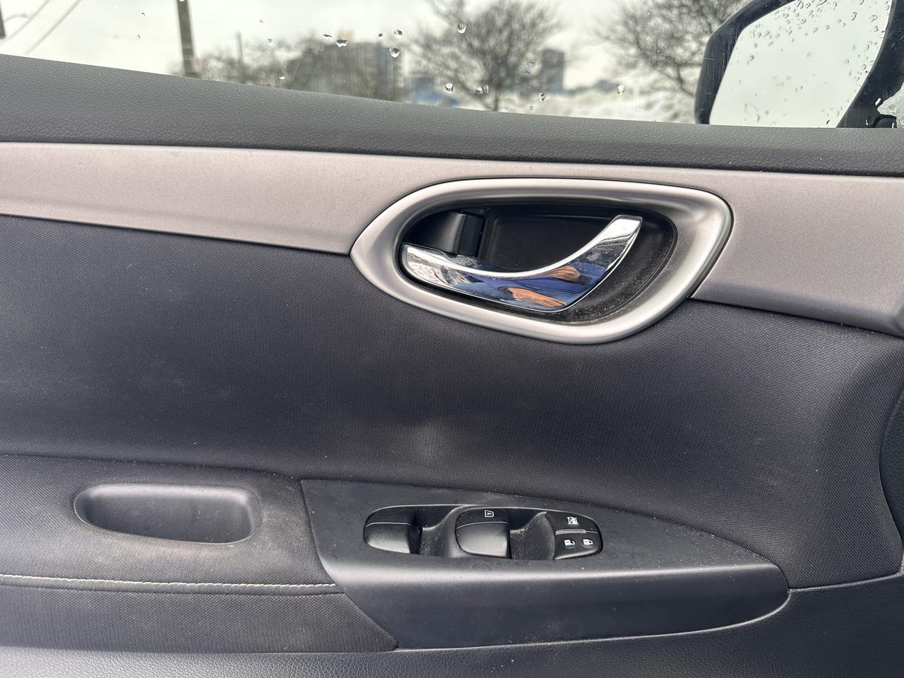 2014 Nissan Sentra SV  62,000 ORIGINAL KMS   Clean carfax   Certified Photo