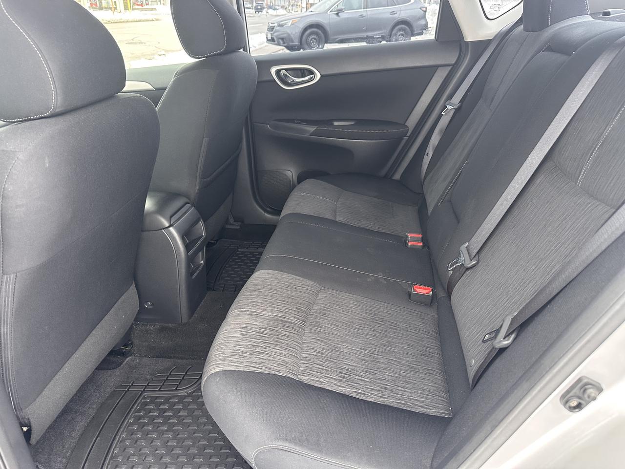 2014 Nissan Sentra SV  62,000 ORIGINAL KMS   Clean carfax   Certified Photo4
