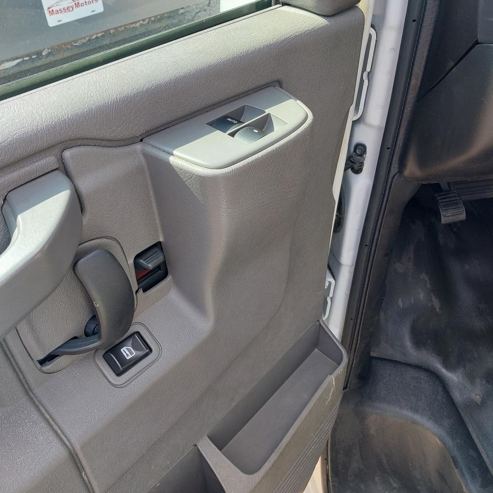 2019 Chevrolet Express 2500 V6 Cargo Van 155" WB Photo