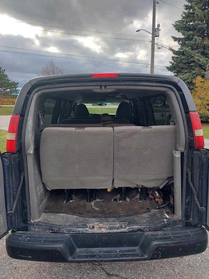 2014 Chevrolet Express 3500 LT 15 Passenger 6.0L V8 Photo