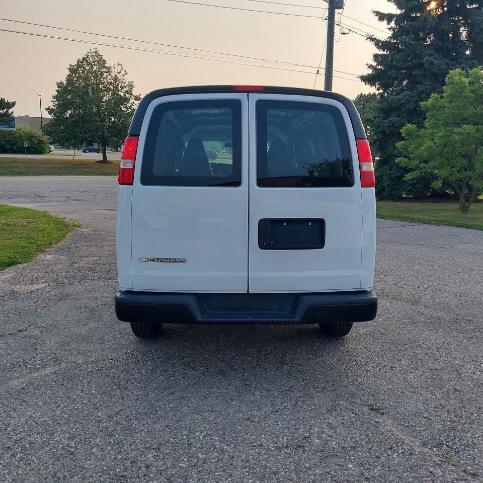 2018 Chevrolet Express 2500 V6 Cargo Van 135" WB Photo3