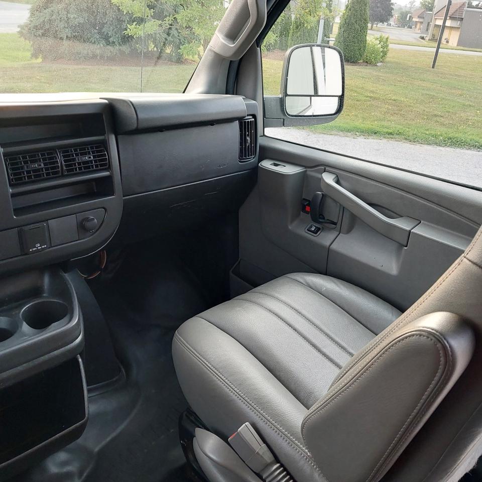 2018 Chevrolet Express 2500 V6 Cargo Van 135" WB Photo