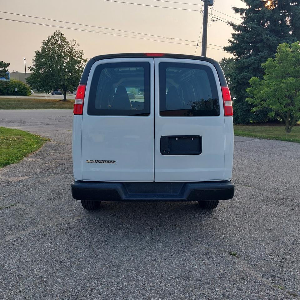 2018 Chevrolet Express 2500 V6 Cargo Van 135" WB Photo3