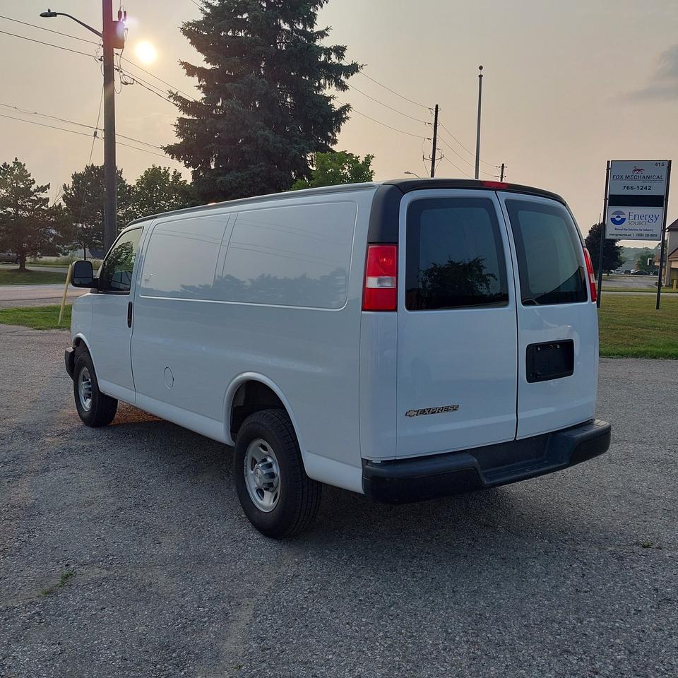 2018 Chevrolet Express 2500 V6 Cargo Van 135" WB Photo
