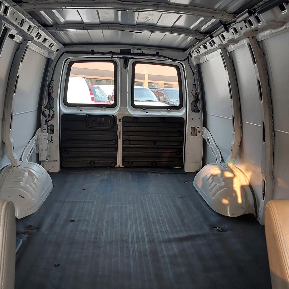 2018 Chevrolet Express 2500 V6 Cargo Van 135" WB Photo