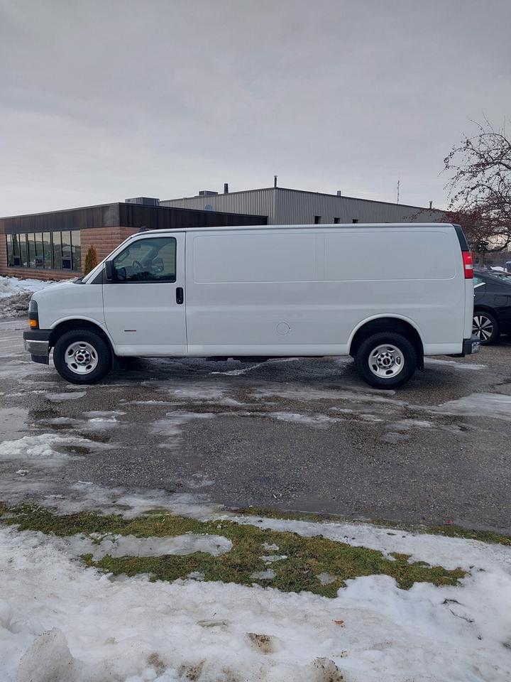 2018 GMC Savana 2500 Duramax Diesel Extended Cargo Van Photo5