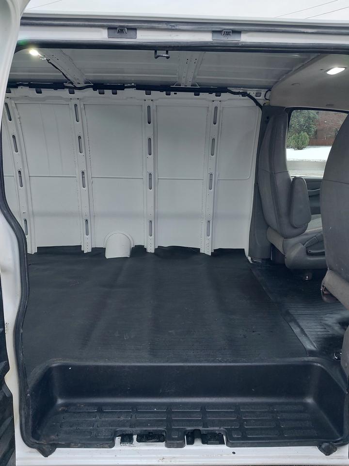 2018 GMC Savana 2500 Duramax Diesel Extended Cargo Van Photo